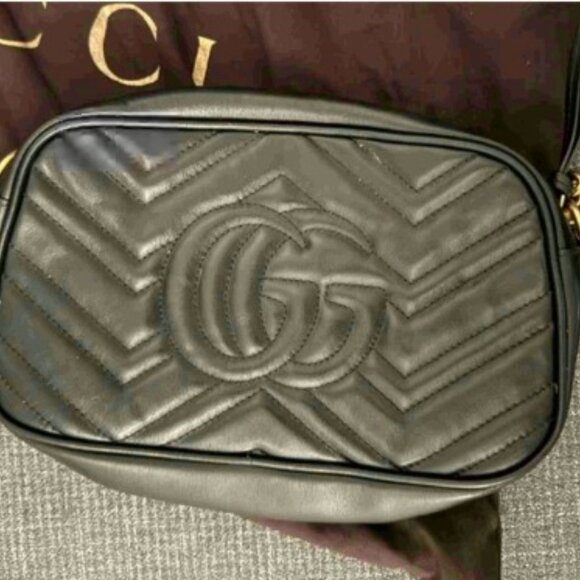 Gucci-Style Black Quilted Camera Crossbody Bag with Gold GG Logo - Picture 4 of 4